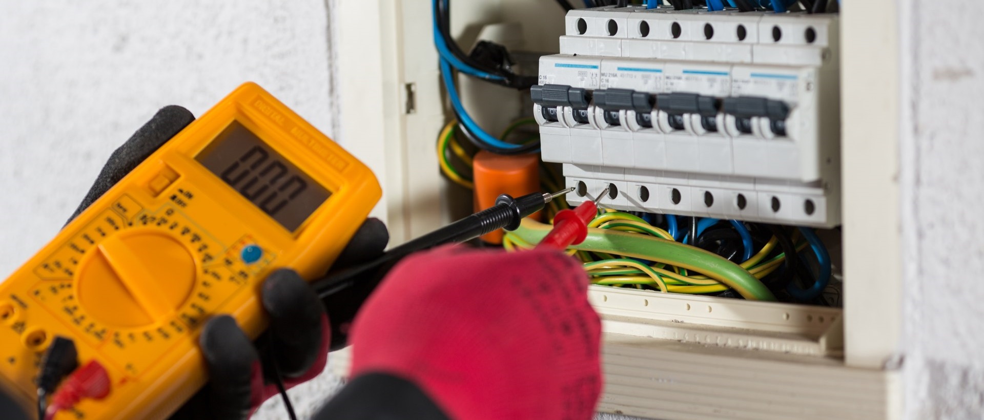 Electricians EC3